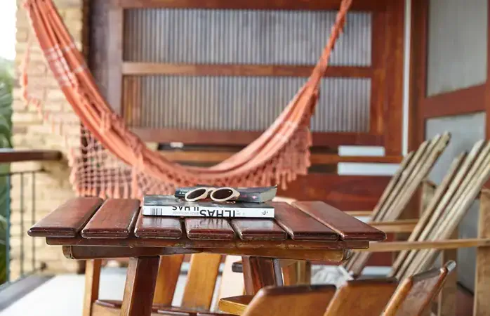 Bir hamak ve kitaplar.