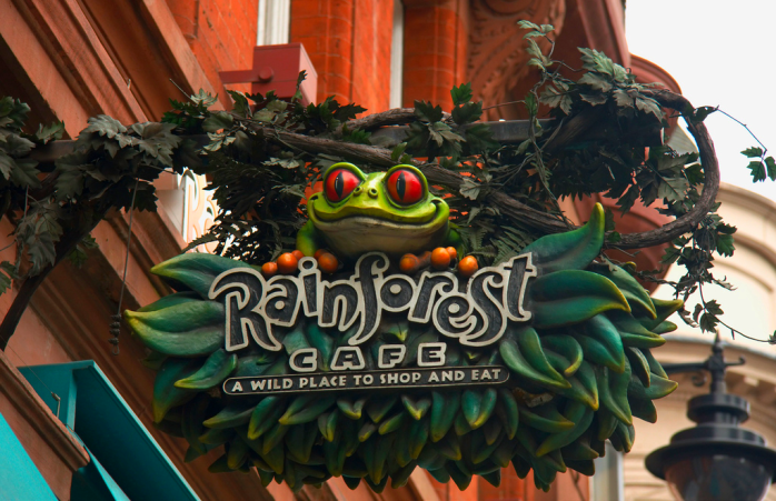 Rainforest Cafe’nin tabelası.