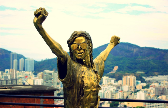 Santa Marta favelasındaki Michael Jackson heykeli.