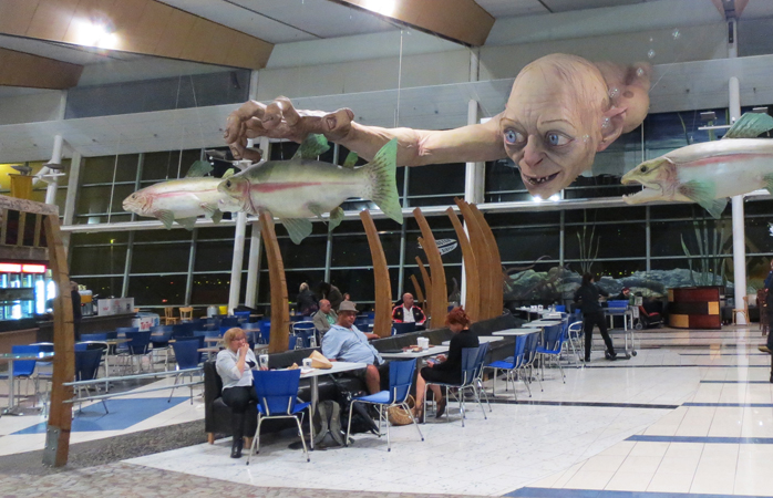 Yüzüklerin Efendisi'nden Gollum'un Wellington Uluslararası Havalimanı'nın gidiş salonunda bulunan dev heykeli.