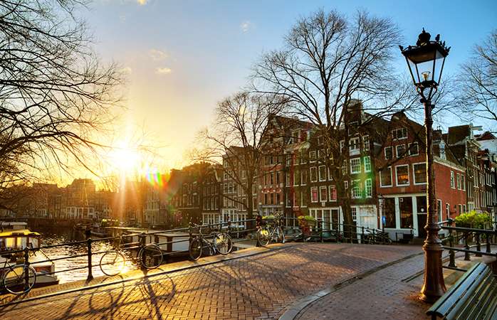 En ucuz Amsterdam şehir kaçamağı