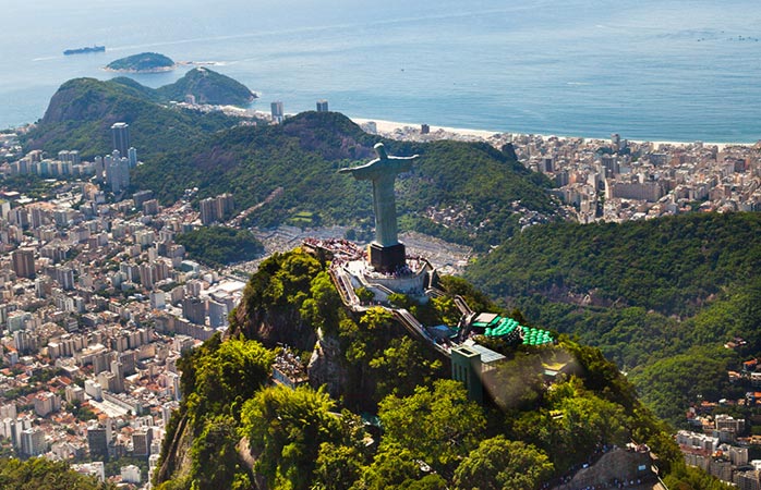 Rio de Janeiro gezilecek yerler- 3-Kurtarici-İsa-ve-Corcovado-kurtarici-isa-heykeli-turistik-yerler-rio-de-janeiro