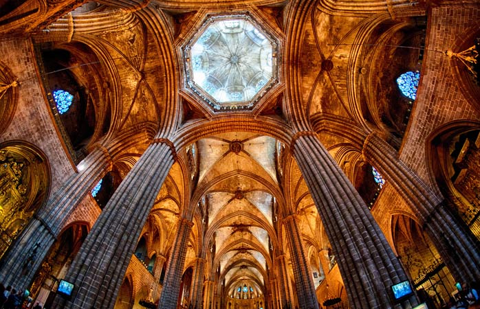 Catedral-de-Barcelona-barselona-mimarisi-barselonada-ziyaret-edilecek-yerler