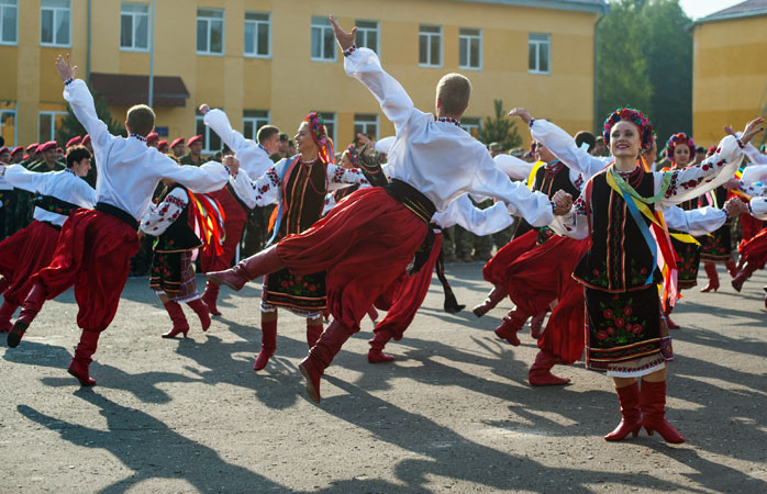 traditional-russian-dance-dance-around-the-world