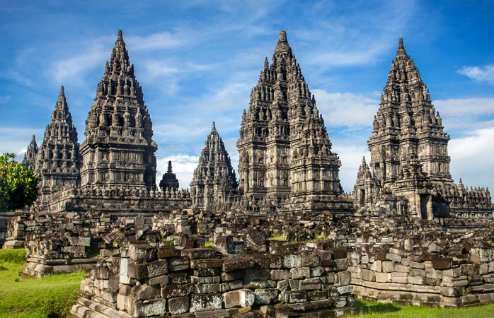 dünyadaki tarihi yerler- prambanan-holiday-in-ruins-historical-sites