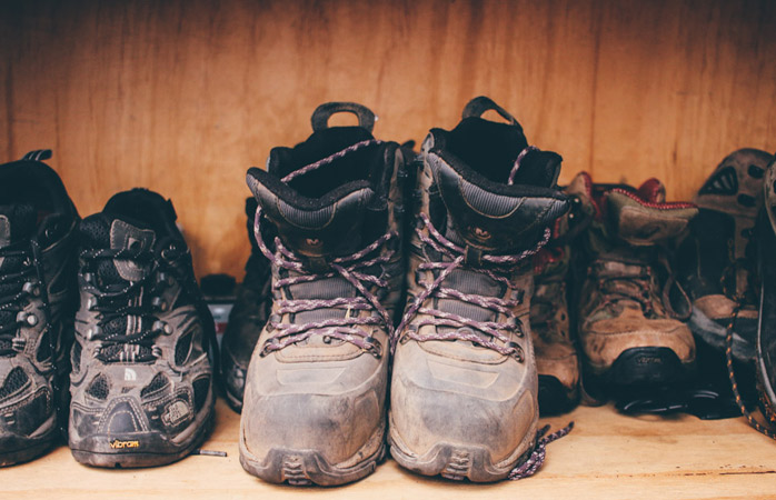 Yeni başlayanlar için yürüyüş- Yürüyüş sırasında ayaklarının mutlu kalmasını sağlamak için doğru ayakkabıyı bul