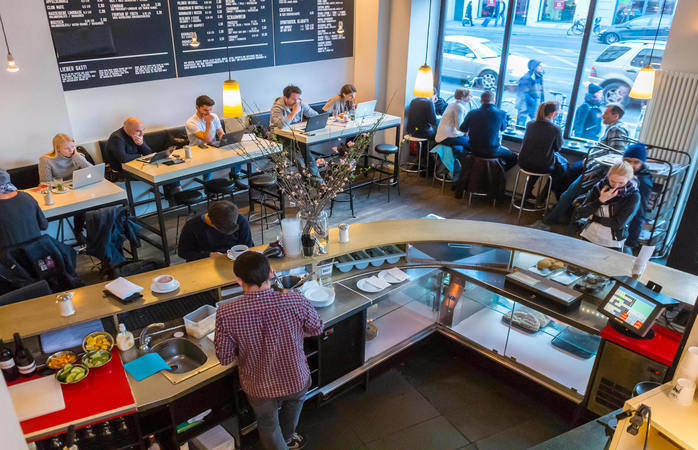 Dijital Göçebeler: Laptop kafe Sankt Oberholz… Bunun gibi sayısız ofis kafeye sahip Berlin dijital göçebelerin buluştuğu yerlerden biri