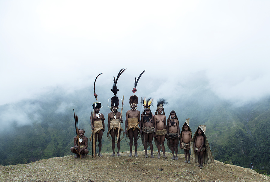 Kültürel çeşitlilik- Endonezya’nın Batı Papua ilindeki Yali Kabilesi’nden erkek, kadın ve çocuklar