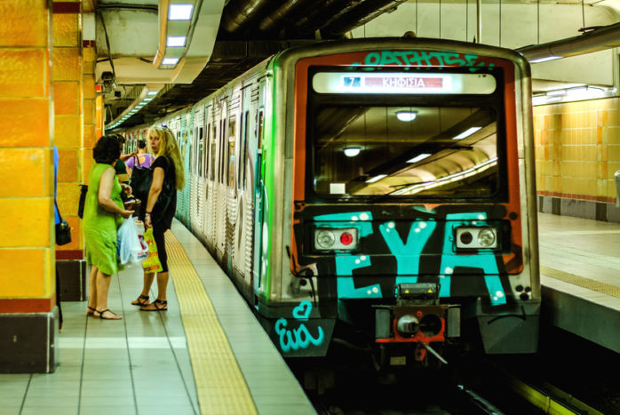 Engelliler için tatil yerleri- Kolay erişilebilir metro sistemi, tekerlekli sandalyedekiler için Atina’da dolaşmayı ve havalimanına ulaşımı kolaylaştırıyor