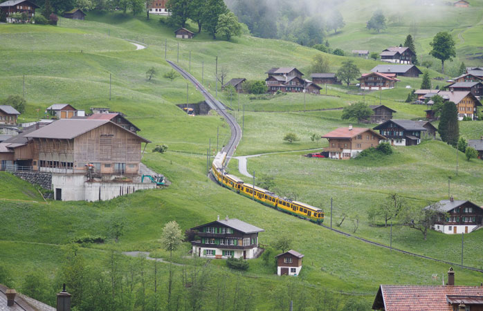 Yürüyüş gezileri- Alplerde yer alan Grindelwald kasabasında huzurlu bir yürüyüş ve tren yolculuğu