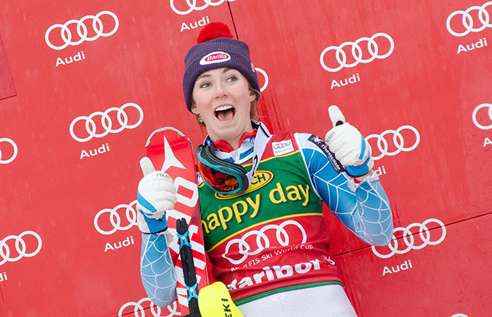 Kayak ipuçları- Mikaela Shiffrin, Slovenya’nın Maribor şehrinde düzenlenen 51. Golden Fox kayak yarışmasının slalom yarışındaki birinciliğini podyumda kutlarken
