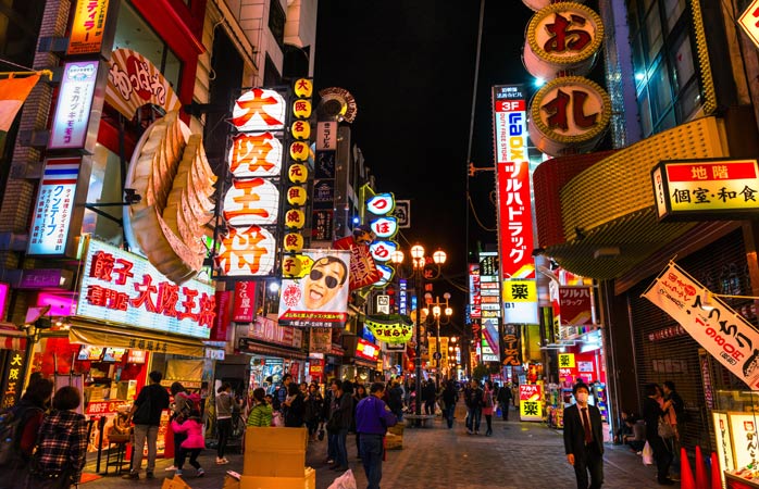 Osaka’nın işlek Dōtonbori semti turistlerin favori noktalarından biri