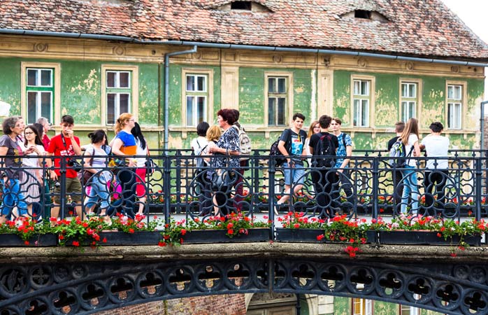 Efsaneye göre, Sibiu’daki Yalan Köprüsü, üzerinden yalan söyleyerek biri geçerse sallanmaya başlarmış