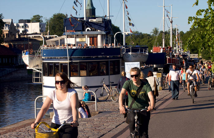 Bisiklete bin, rahatına bak, karnını doyur, güneşin tadını çıkar – Turku’nun nehir kıyısı sayısız seçenek sunuyor