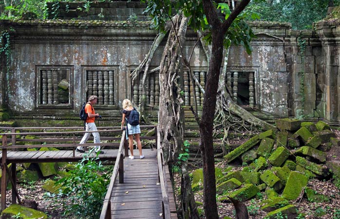  Beng Mealea, Angkor’daki ana tapınak grubundan sadece 40 km uzaktadır ve halka açıktır 