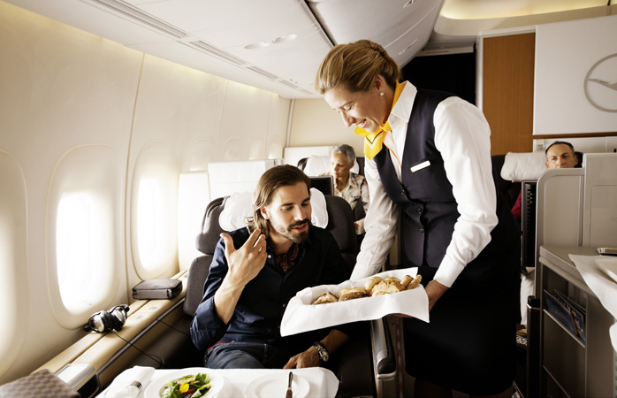 Kusursuz servis first class uçmanın avantajlarından biri © Gerhard Linnekogel, Lufthansa