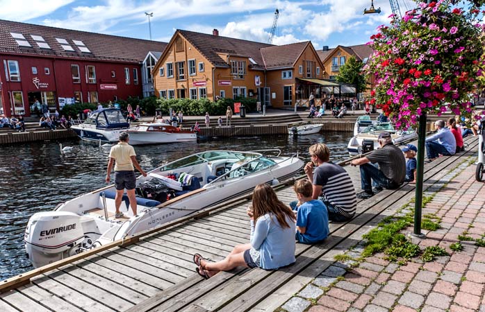 popüler tatil yerleri- Şehir merkezinin tam ortasında yer alan Kristiansand marinası 200’ün üzerinde tekne alabiliyor