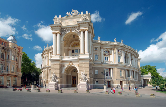 popüler tatil yerleri- Odessa’nın Opera ve Bale Salonu, Ukrayna’nın en ünlü binalarından biridir