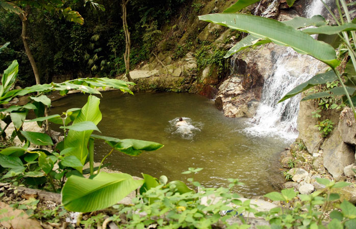 Kolombiya gezisi- Dağlarda yürüyüşe çıkarsan yüzmek için kusursuz, pek bilinmeyen birçok şelaleyle karşılaşabilirsin
