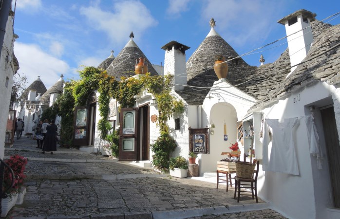 Puglia gezilecek yerler- Alberobello, İtalya