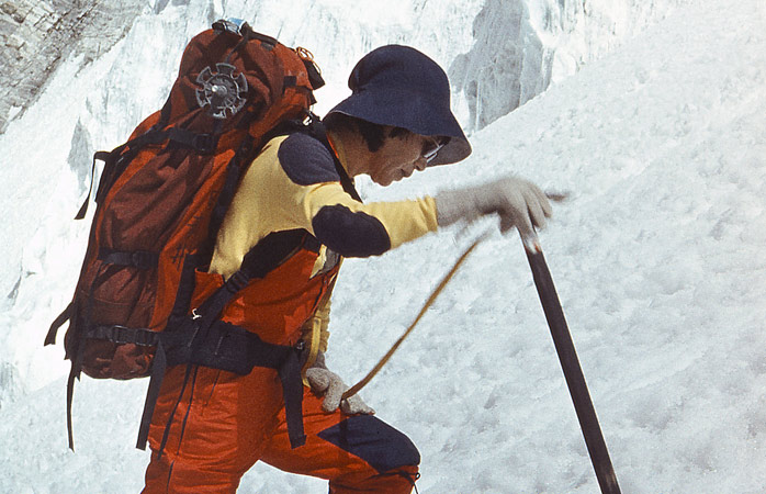 Ünlü gezginler- Junko Tabei 1985’te Tacikistan’daki Somani Zirvesi’ne tırmanıyor