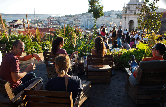 Portekiz gezisi- Bir teras barı olan Park etkileyici bir şehir manzarası sunuyor