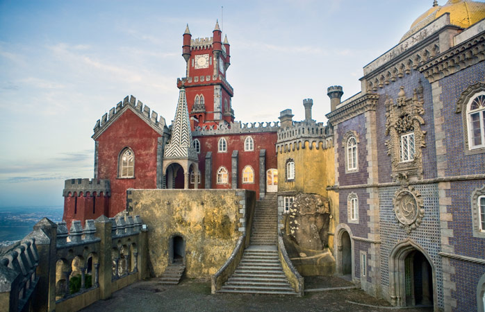Portekiz gezisi- Sintra’da yemyeşil bir tepenin üzerine tünemiş büyüleyici Pena Sarayı’nı ziyaret et