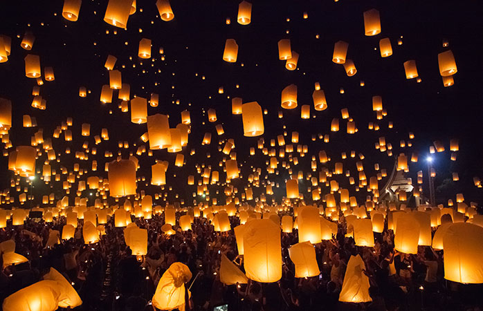 Loy Krathong ve Yi Peng kutlamalarıyla Chiang Mai’de gökyüzüne ve nehirlere ışık saçacaksın