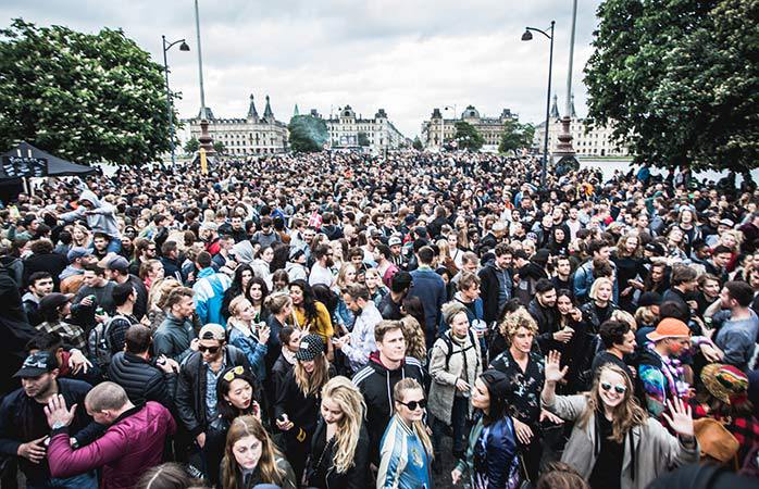 Kopenhag’ın gürültülü Distortion çılgınlığıyla parti sokaklara taşınıyor @ Dennis Frandsen