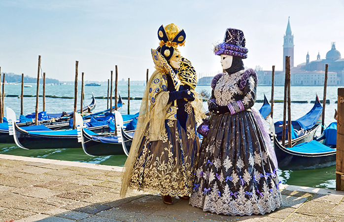 Venedik’teki Carnevale di Venezia’da sen de böyle muhteşem pozlar verebilirsin