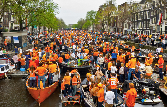 Amsterdam’daki Kral Günü kutlamalarıyla bu bahar hayatına bir parça gün ışığı kat