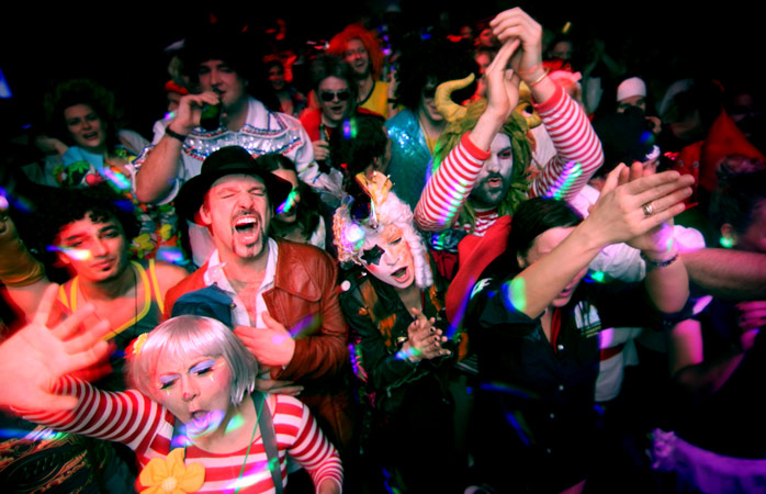 dünyadaki karnavallar - Köln Karnavalı’nda gece boyunca eğlenceye doyacaksın