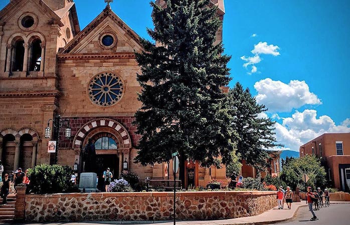 Santa Fe’deki St Francis Katedrali’ni mutlaka görmelisin