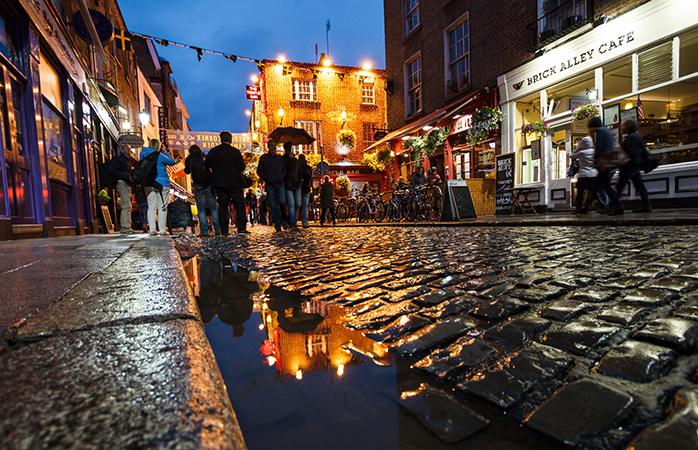 tek başına tatil önerileri -Dublin’in ıslak ve çılgınlıklarla dolu kültür merkezi Temple Bar