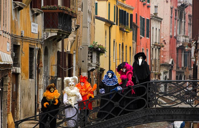 dünyadaki karnavallar - Venedik’te köprüler ve kanallardan fazlası var – karnaval maskeni tak ve eğlenceye katıl