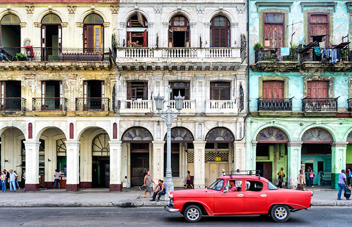 tek başına tatil önerileri -Küba başkenti Havana’nın tipik sokak manzarası