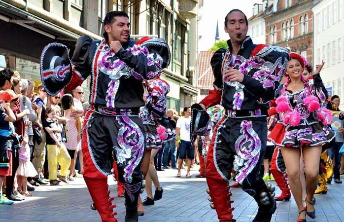 Kopenhag Karnavalı her bahar şehre bir anda renk ve sıcaklık getirir 