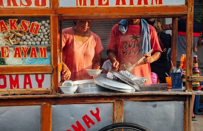 Bali’nin Ubud şehrinde sokak satıcılarının köfte çorbalarına bayılacaksın