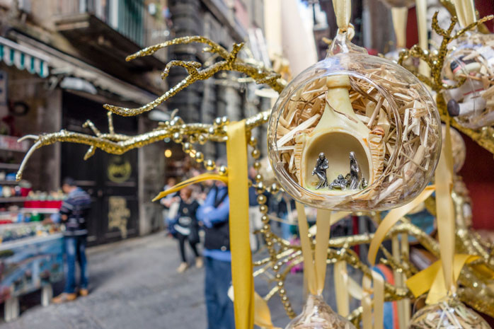 Noel pazarları- Napoli’nin Noel pazarında İsa’nın doğuşunu simgeleyen minyatür biblolar