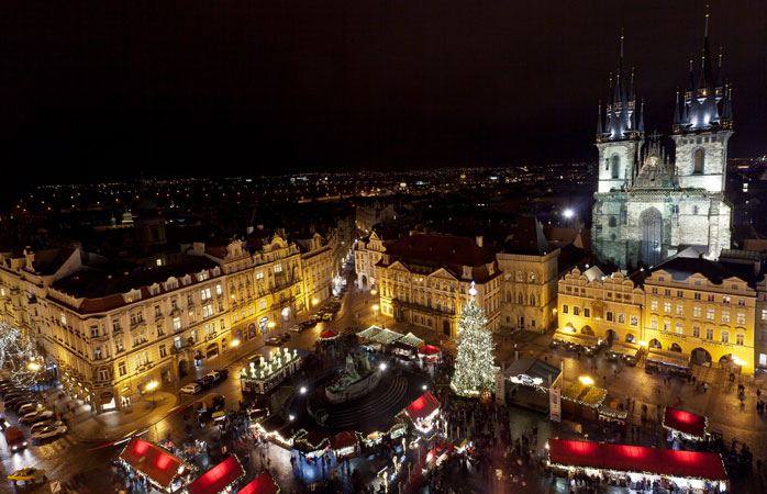 Noel pazarları- Prag’ın Tarihi Semt Meydanı’nda kurulan simgeleşmiş Noel pazarı