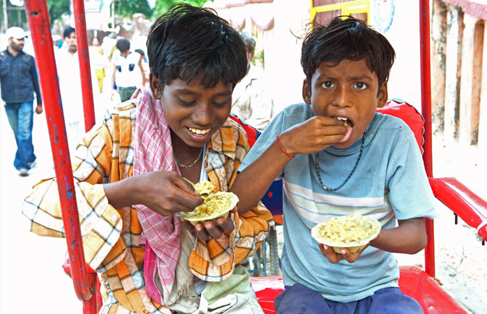 İlginç gelenekler- Hindistan’dayken yemeği sağ elinle yemeyi unutma